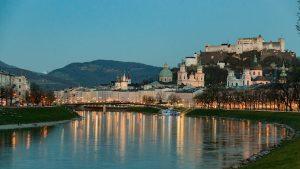 מצודת הוהנזלצבורג מעל העיר העתיקה של זלצבורג בחורף